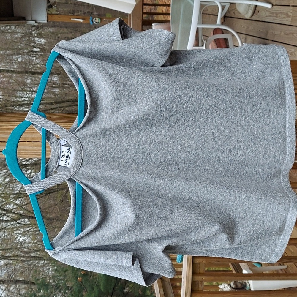 Good American Grey Cold Shoulder Cropped Shirt Sz 2 (M)